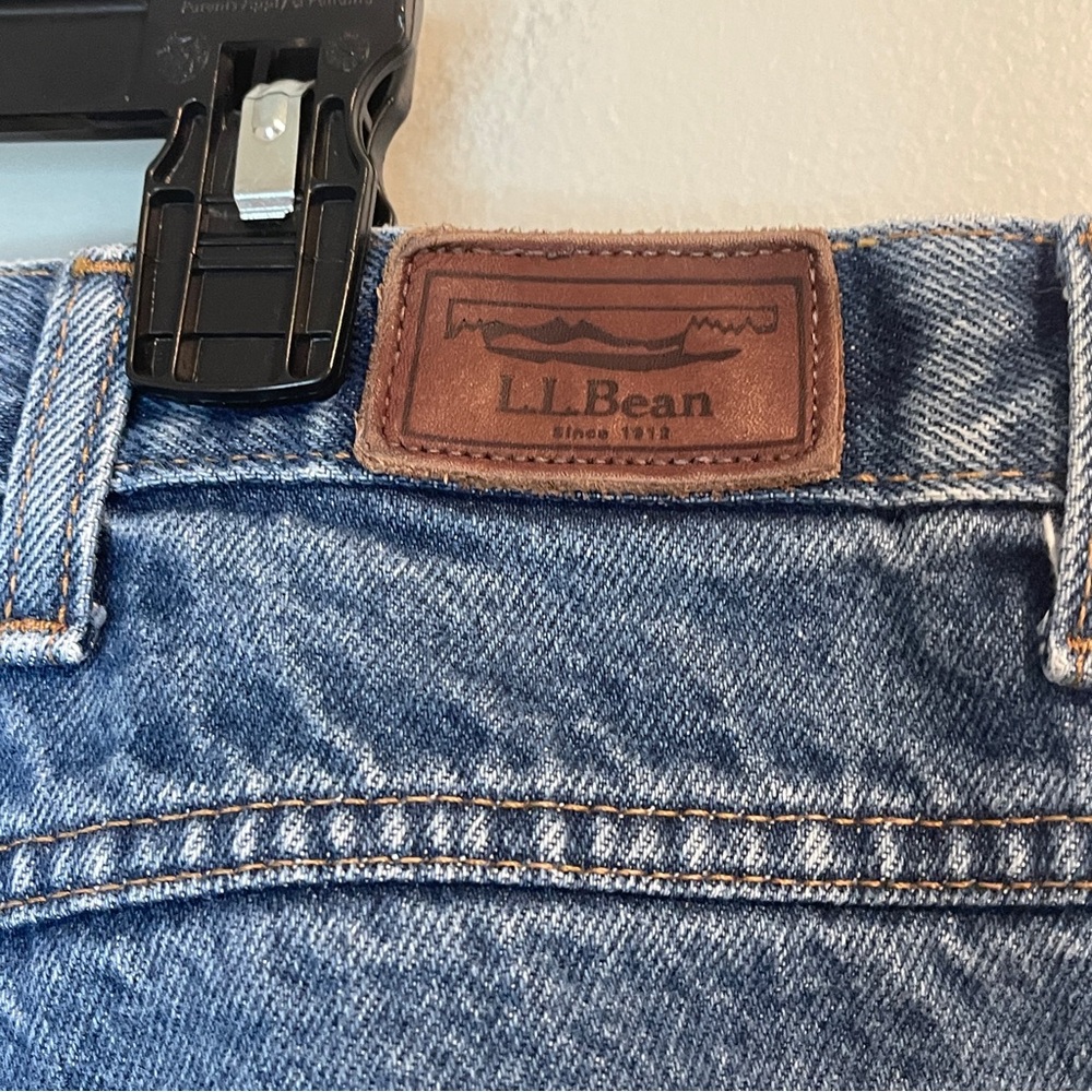 L.L. Bean Vintage Natural Fit Blue Jeans - Picture 5 of 6